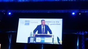 IHK Präsident Dr. Richard Weber bei der IHK Bestenfeier der Landesbesten 2015 im Saarbrücker E Werk