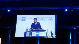 Ministerpräsidentin Annegret Kramp-Karrenbauer bei der IHK Bestenfeier der Landesbesten 2015 im Saarbrücker E Werk